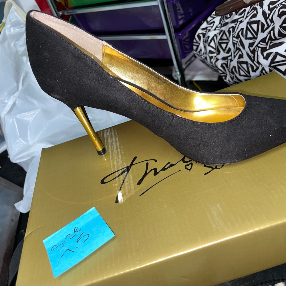 Black High Heels with Pointed Toe and Metallic Gold Accents